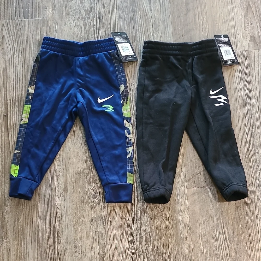 Nike 2 Pack Sweatpants - Blue w/ Green Accents & Black w/ White Accents Size 2T
